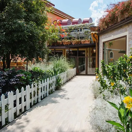 Dimora Donna Rosa 4*