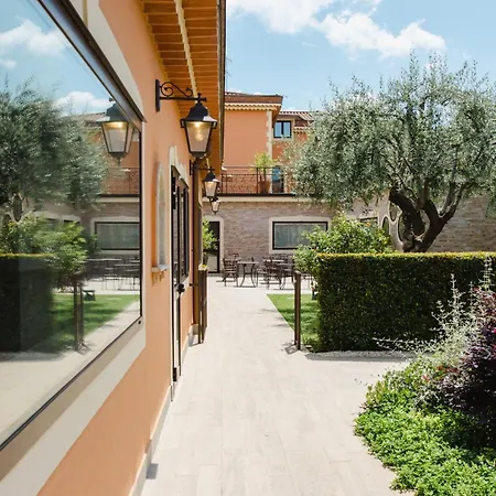 Dimora Donna Rosa 4*